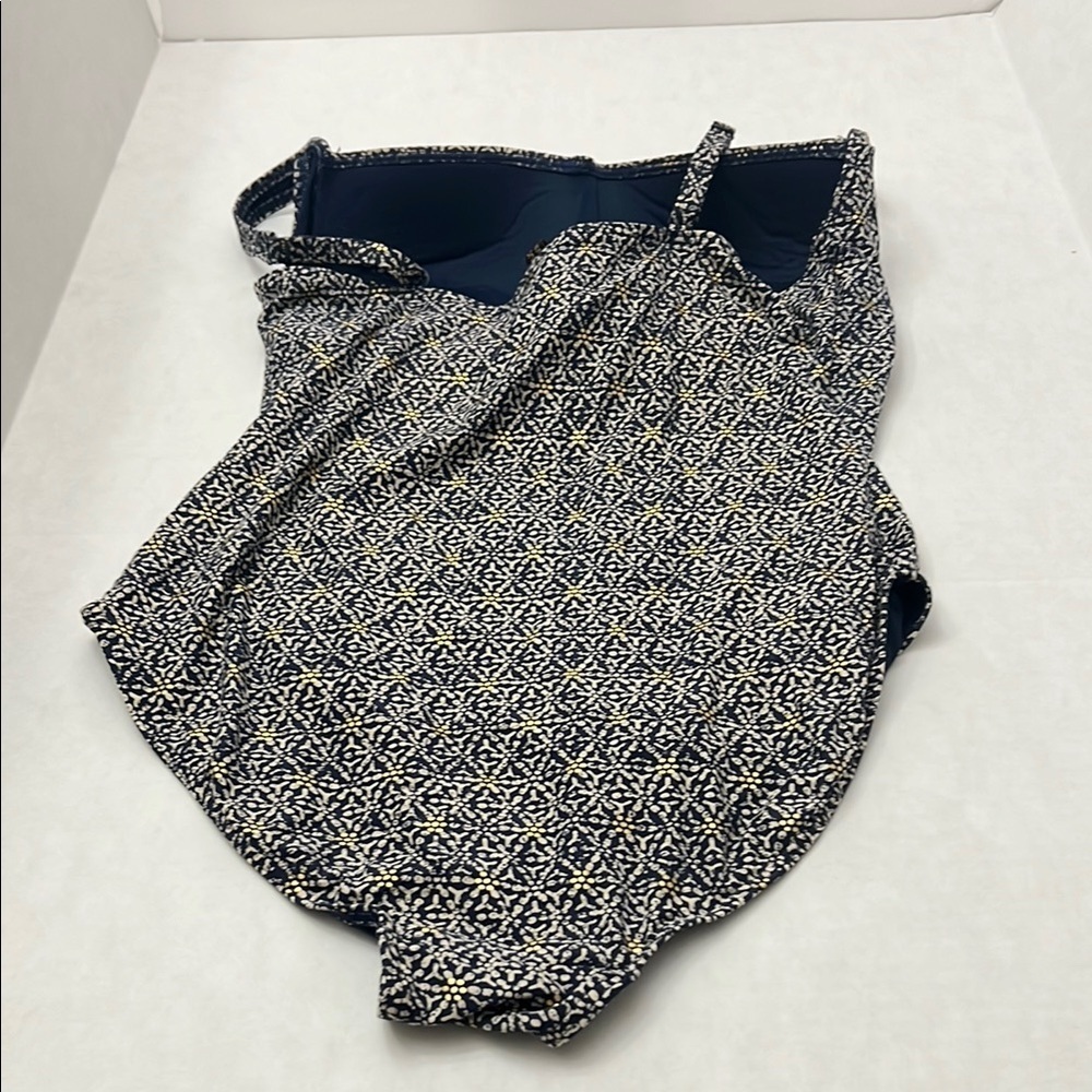 Elegant Navy Patterned One Piece Swimsuit 🩱 - Picture 4 of 6